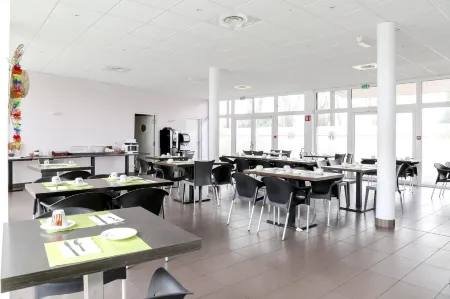 Adonis Hauts de Honfleur Отели в г. Пендепи