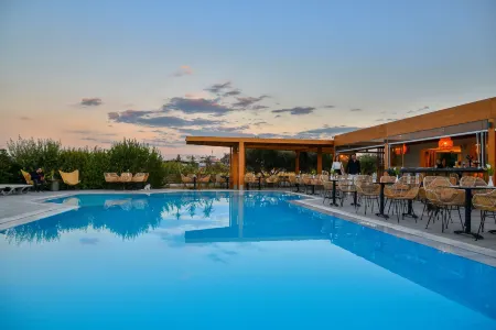 Malena Hotel & Suites - Adults Only by Omilos Hotels Отели рядом с достопримечательностью «Senses Club»