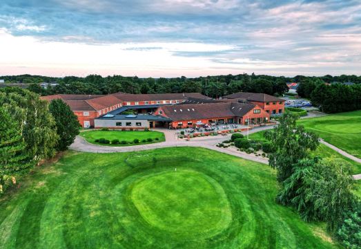 웬섬 밸리 수영장 시설