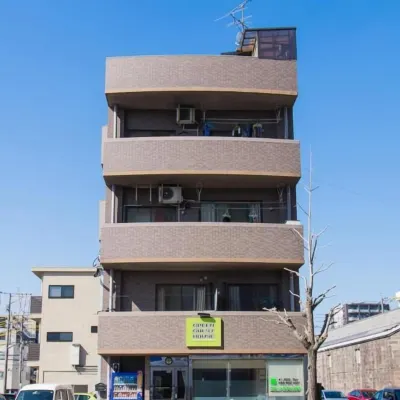 綠色旅館 鄰近櫻島渡輪鹿兒島港乘船售票處的酒店