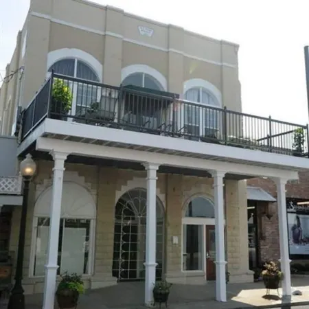 Hamilton House Inn