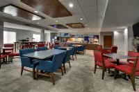 Holiday Inn Express & Suites CHICAGO NORTH-WAUKEGAN-GURNEE by IHG - breakfast