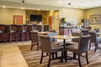 Cobblestone Hotel & Suites - Orrville - parking