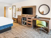 Hampton Inn Grand Rapids-North Hotels near Greyline Brewing Co.