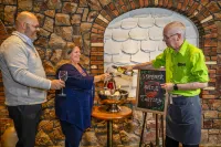 Old Orchard Inn - bar