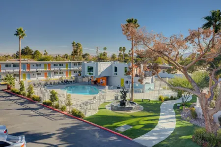 Thunderbird Boutique Hotel Отели рядом с достопримечательностью «Real Bodies Las Vegas»