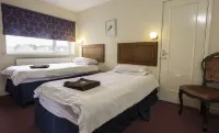 The Riverside Hotel فنادق في كول فورد