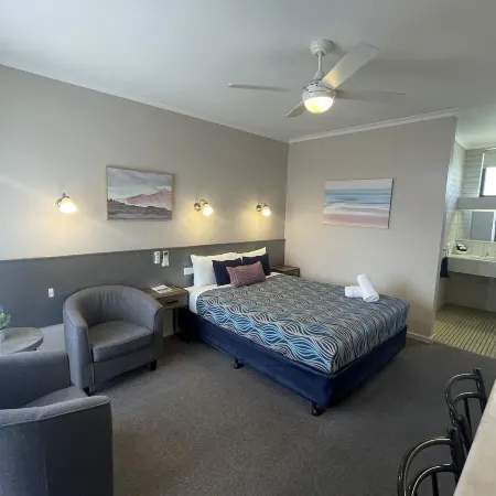 Paddlewheel Motel