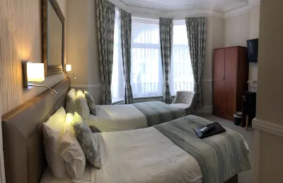 Edgcumbe Guest House Hotels near Smeaton's Tower