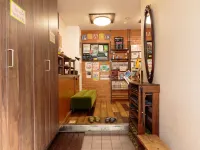 J-Hoppers Hiroshima Guesthouse فنادق في هيروشيما