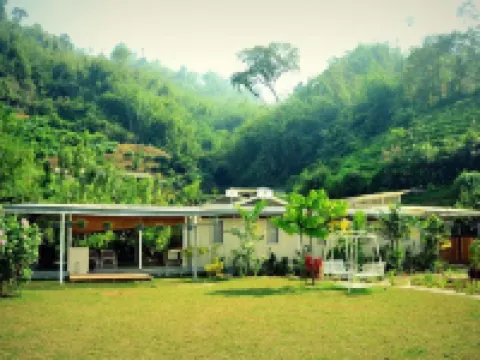 月亮河酒店 話毛生酒店