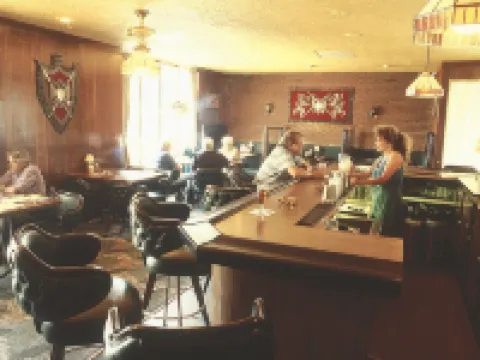 มีโดว์คอร์ทอินน์ โรงแรมในอิธากา