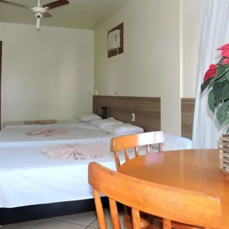 Residencial Baleia Franca Отели рядом с достопримечательностью «Пляж Журере»