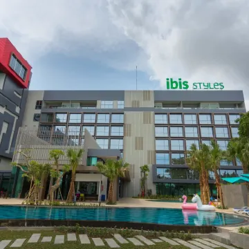 Ibis Styles Batam Nagoya Hotel dekat Gapura Bengkong Sadai