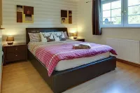 La Fortuna Lodges Hotels near Bank Hill, Dollar, Clackmannanshire
