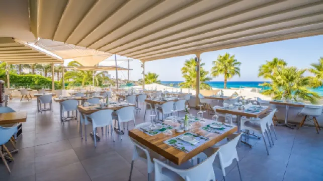 Vrissaki Beach Hotel