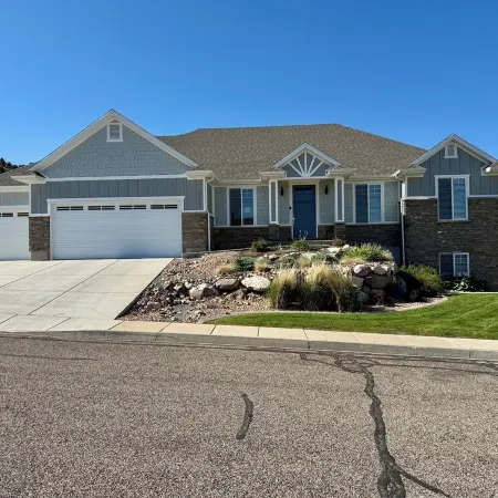 Spacious 5-BR Home. Pool Table, Air Hockey, TVs in Every Room, & Outdoor Dining