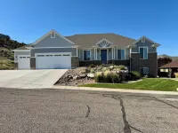 Spacious 5-BR Home. Pool Table, Air Hockey, TVs in Every Room, & Outdoor Dining