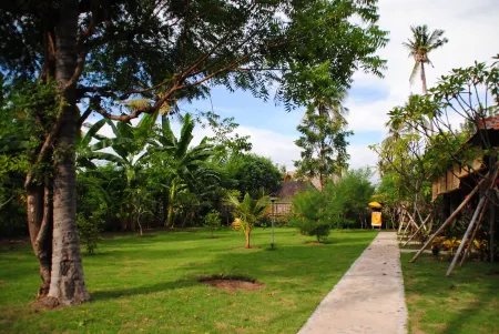 Tiara Homestay Pemuteran Bali Отели рядом с достопримечательностью «Biorock Pemuteran bali»