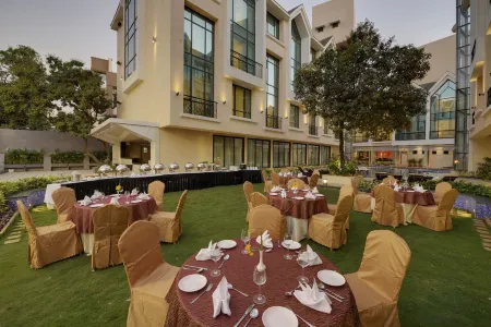 Meritas Picaddle Resort Lonavala Отели рядом с достопримечательностью «Tiger’s Point»