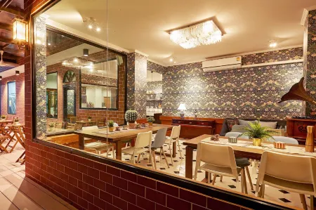 Chez Bure - Bure Homestay Отели рядом с достопримечательностью «Тайско-Бирманская железная дорога»