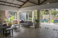 Sunset Beach Hotel فنادق في Bakau