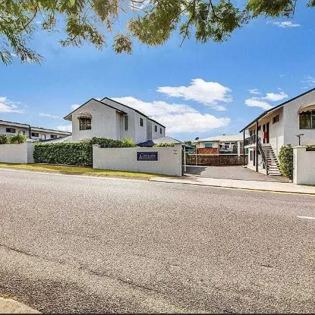 Gladstone Capricorn Apartments