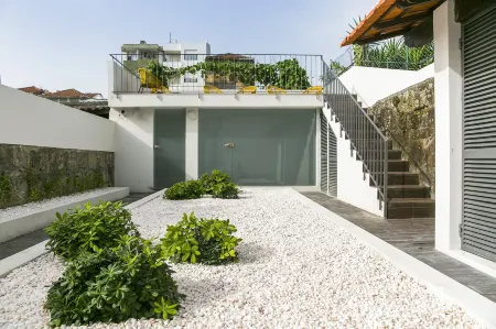 BO - Álvares Cabral GuestHouse Отели рядом с достопримечательностью «Церковь Святого Мартина Седофейта»