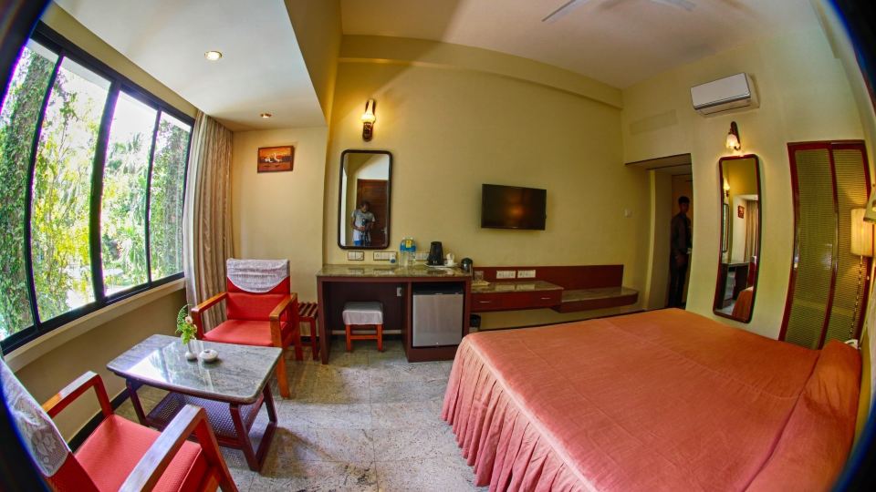 Hotel Parisutham
