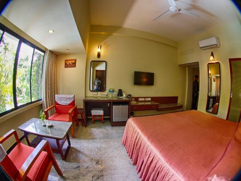 Hotel Parisutham