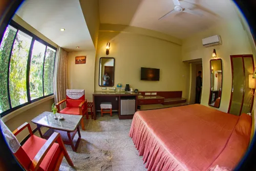 Hotel Parisutham - 3-Star