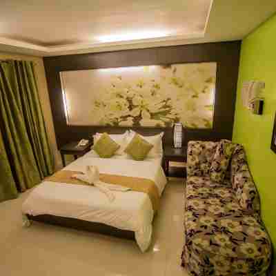 The Red Palm Suites and Restaurant Rooms