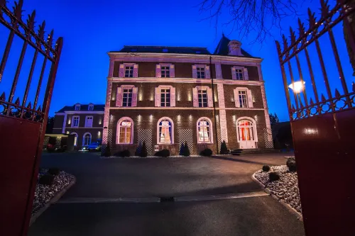 The Originals Boutique la Maison Rouge Lens Ouest - parking