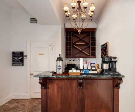 Palm Beach Historic Inn Отели в г. Палм-Бич