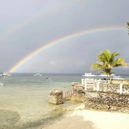 Love's Beach and Dive Resort Отели рядом с достопримечательностью «Остров Пескадор»