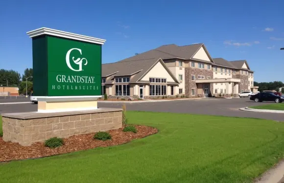 錫夫裏弗福爾斯格蘭德斯德套房酒店