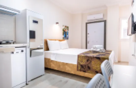 フィ ホームズ - アダルト オンリー