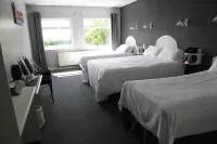 5 Corners Guest Inn Hotels in Templepatrick