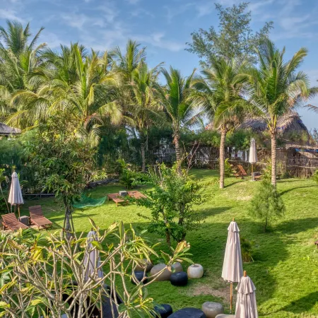 Sea'lavie Boutique Resort & Spa Hoi An Отели рядом с достопримечательностью «Пляж Хойан»