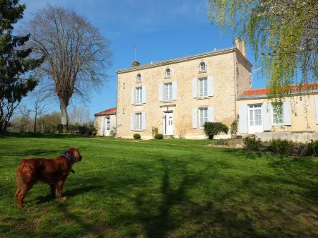 Chambres d'Hôtes le Tilleul Отели в г. Лож-Фужерёз