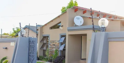 Luxlusive Guest House