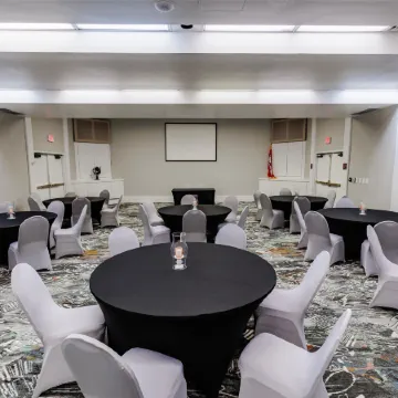 Orangewood Inn & Suites Kansas City Airport