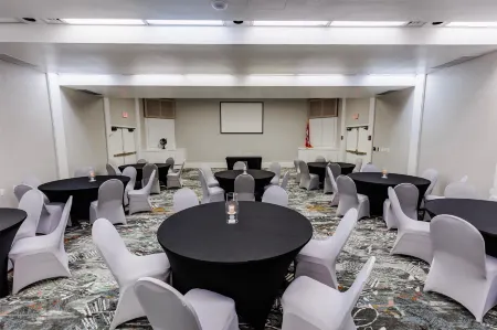 Orangewood Inn & Suites Kansas City Airport