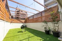 Hostel Ini Kobe & Brun Donut Cafe Hotel a 