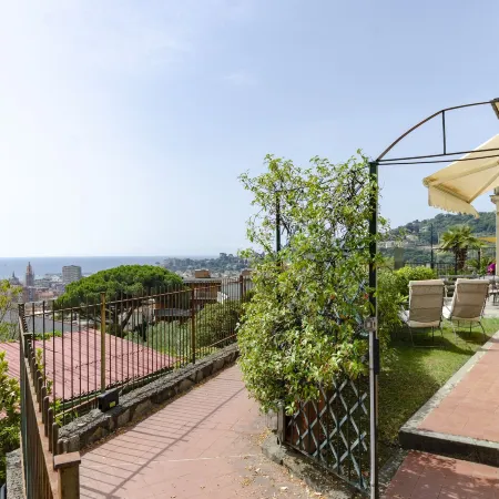 Joivy Inviting Flat with Garden and Sea View in Rapallo