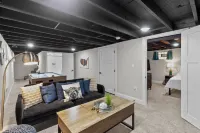 Blue Door Bungalow | JZ Vacation Rentals - balcone