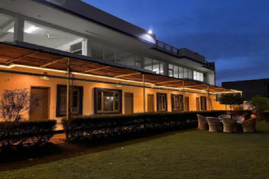 Atulya Green by Meyatri Hotel di 