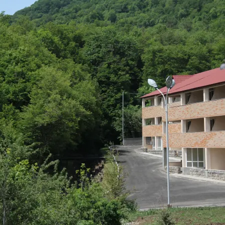 Tsaghkahovit Hotel