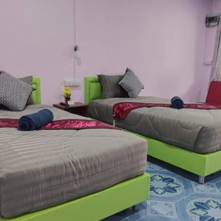 SK Hometel Samui Airport Отели рядом с достопримечательностью «Крокодиловая ферма Самуи»