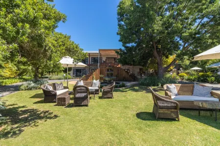 Val de Vine Отели рядом с достопримечательностью «Rust en Vrede Wine Estate»